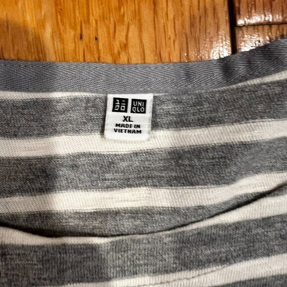 UNIQLO Gray White Stripe 100% Cotton Short Sleeve Crew Neck Tee T Shirt sz XL - Picture 3 of 6